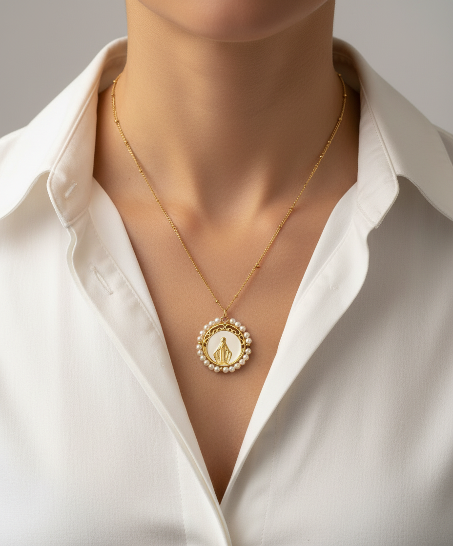 COLLAR MEDALLA VIRGEN DE LA MILAGROSA PERLA BLANCA