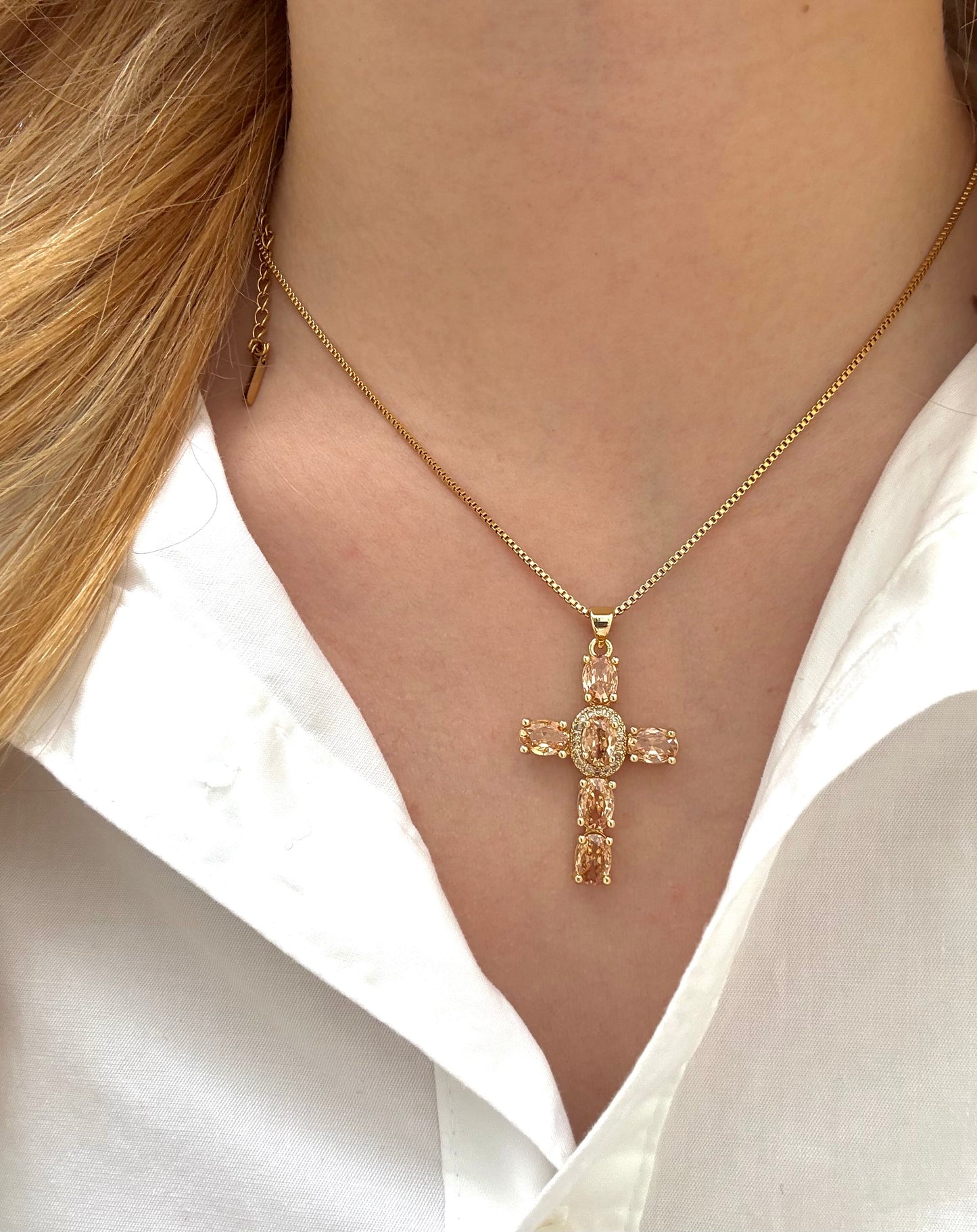 Collar Cruz con Circonitas Champagne