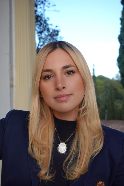 Collar medalla virgen María nácar con circonitas