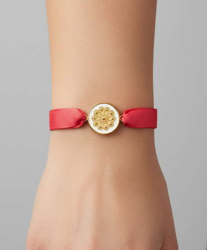 PULSERA AJUSTABLE BOTÓN CHARRO –CINTA ROSA CON ESMALTE BLANCO