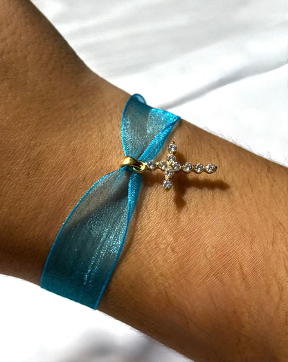 Collares y pulseras de tela con medallas religiosas artesanales