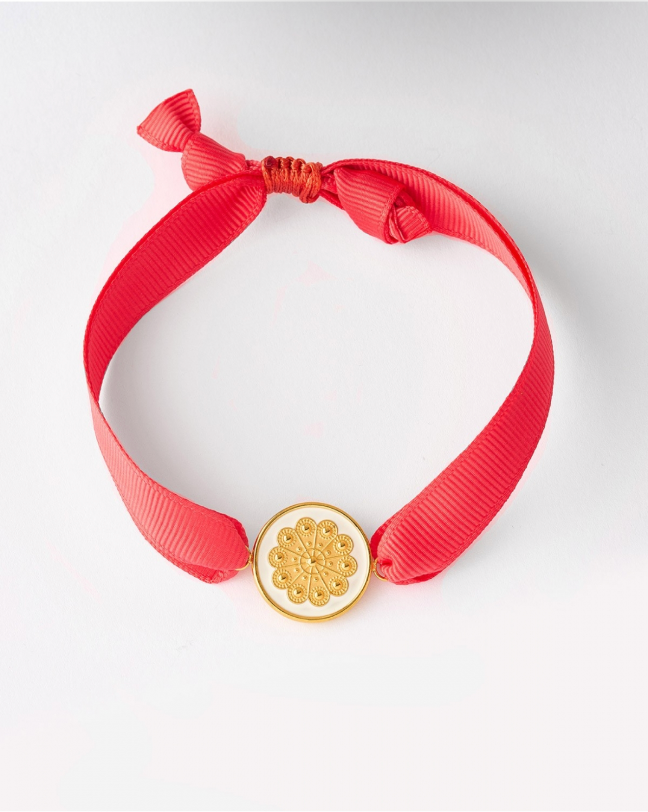 PULSERA AJUSTABLE BOTÓN CHARRO –CINTA ROSA CON ESMALTE BLANCO